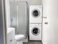 m_bachelor-bathroom2