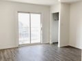 m_bachelor-familyroom2