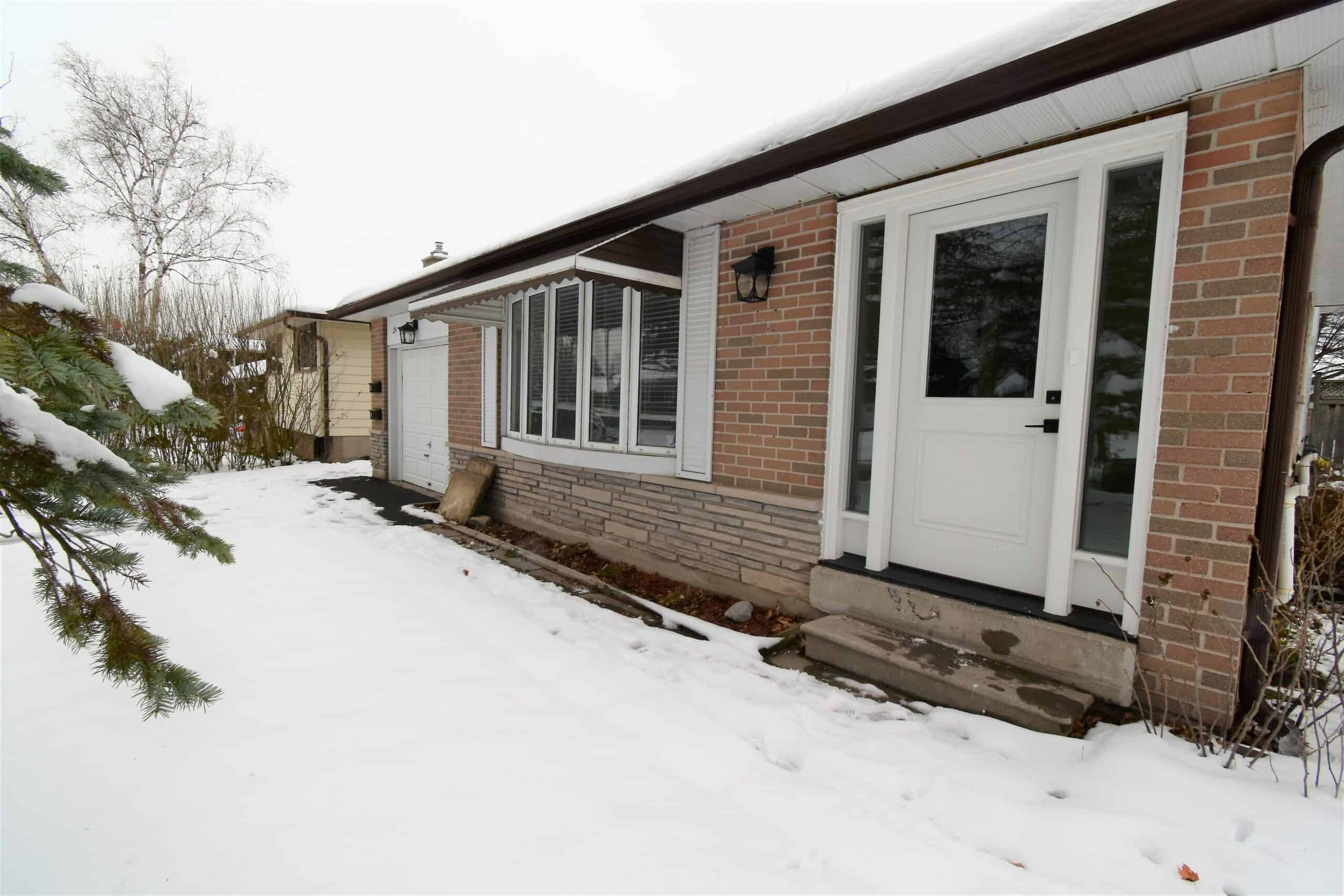 North East Barrie 3 Bedroom, 1 Bath Upper Duplex, Roslyn Road