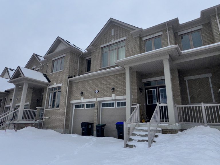 Charming 3 Bed, 2.5 Family Home – Wasaga Beach