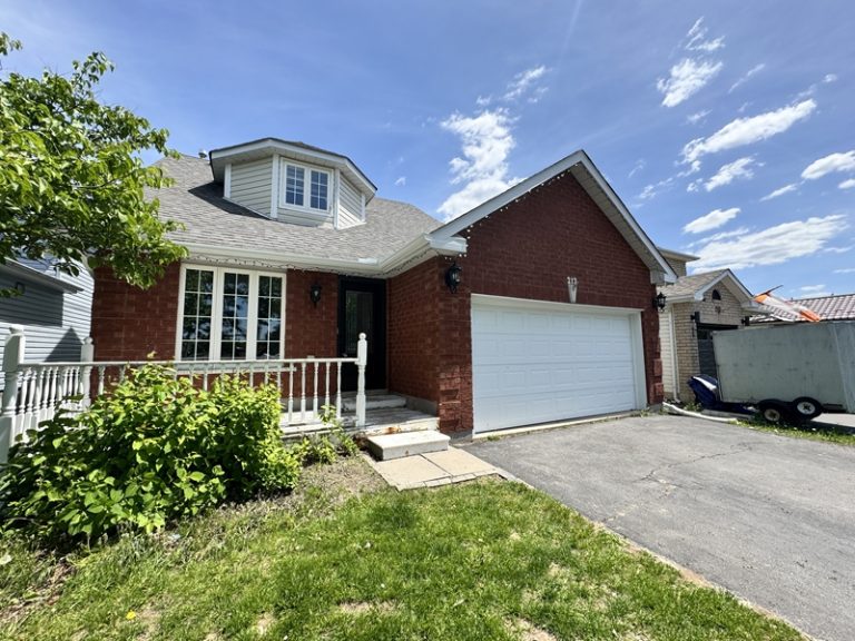 West Barrie: 3 Bed, 1.5 Bath Home in Holly